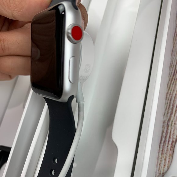 Apple Watch Series 3 42mm - Picture 11 of 11